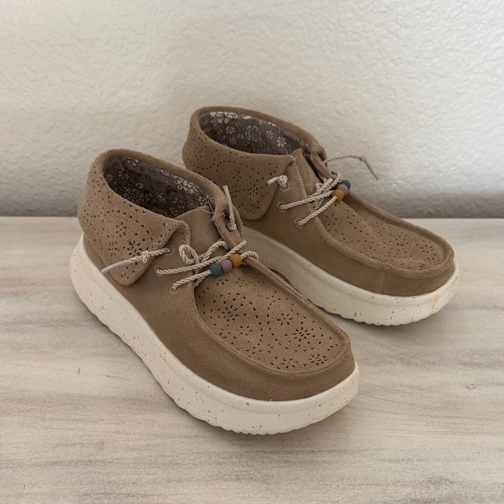 Hey Dude Wendy Peak Fold Boot Suede women’s size 10